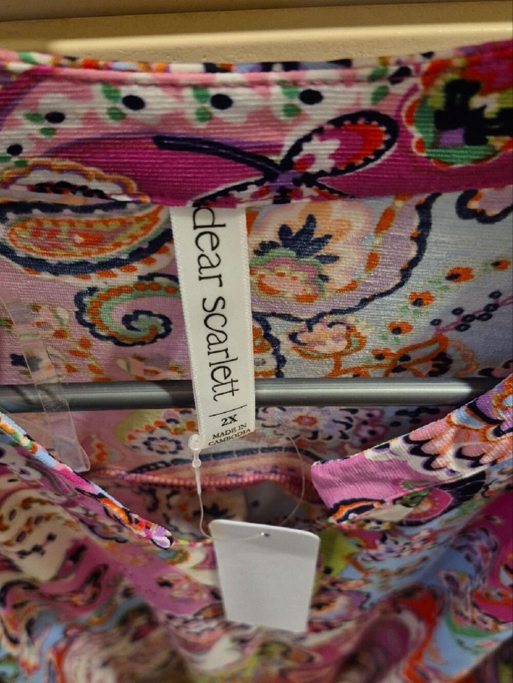 Wrinkle Free Dear Scarlett Multicolor Paisley V-Neck Tunic Top - Picture 2 of 4